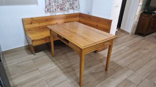 Mesa y banco esquinero de madera