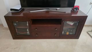 Mueble TV madera con vitrinas y cajones