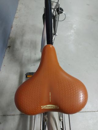 Bicicleta Urbana Negra con Cesta