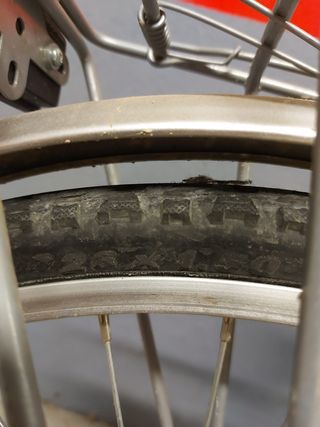 Bicicleta Urbana Negra con Cesta