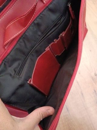 Maletín rojo de cuero