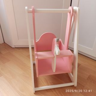Columpio de madera para muñecas unicornio