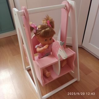 Columpio de madera para muñecas unicornio