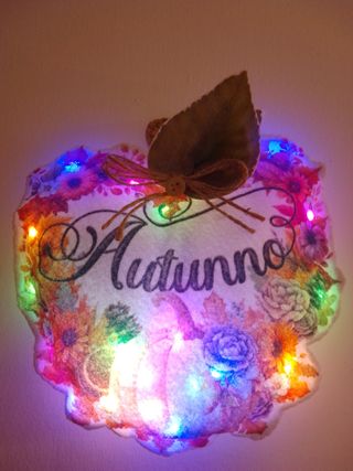 Ghirlanda porta autunnale con luci