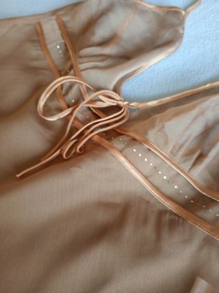 Conjunto de lencería: bata, camisón y tanga