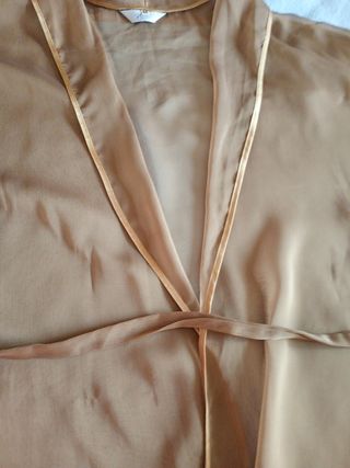 Conjunto de lencería: bata, camisón y tanga