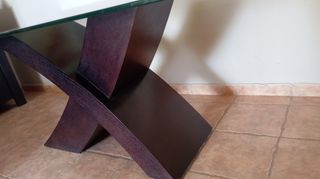 Mesa de comedor de cristal y madera