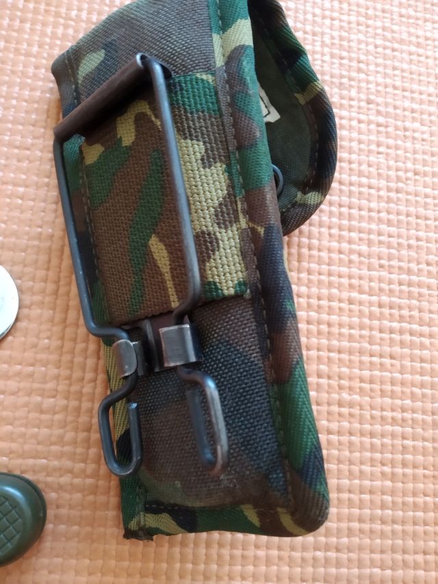 Navaja militar multiusos con cubiertos