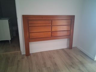 Cabecero de cama matrimonial de madera