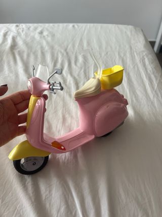 Moto Barbie rosa y amarilla