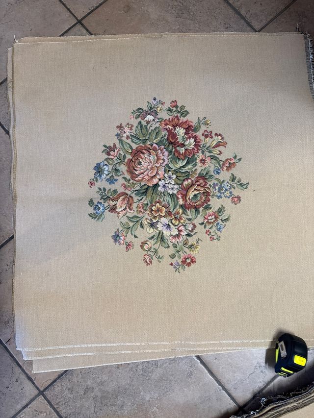 Tessuto broccato floreale beige multicolor