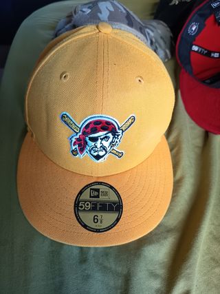 Gorra New Era Amarilla Piratas