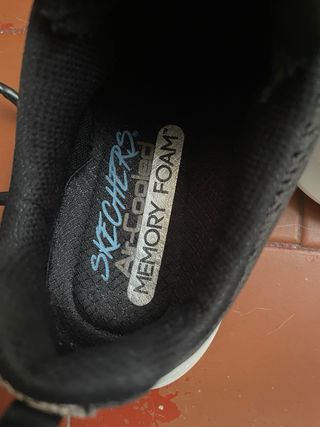 Botines Skechers Negros y Blancos