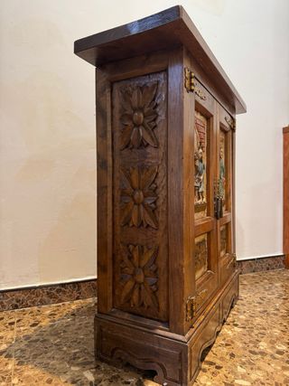 Mueble rústico tallado madera maciza