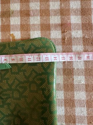 Bolso monedero DKNY verde