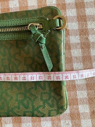 Bolso monedero DKNY verde
