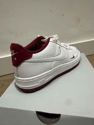 Nike Air Force 1 Blancas y Rojas