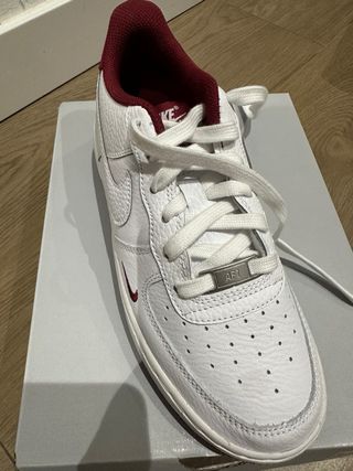 Nike Air Force 1 Blancas y Rojas