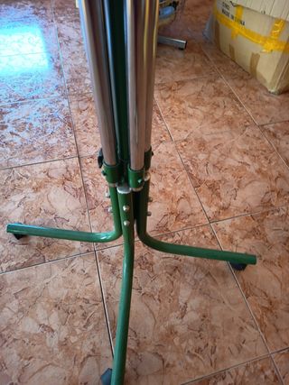 Expositor de pie metálico