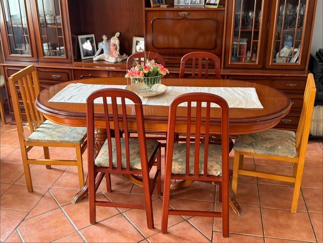 Mueble de comedor de madera