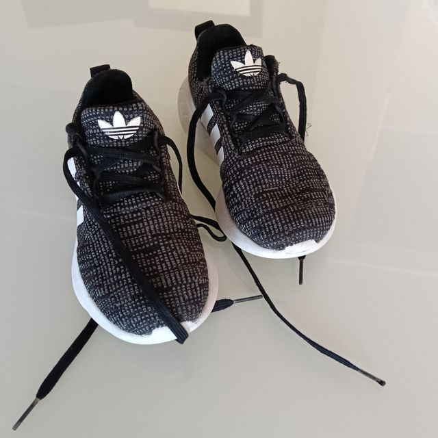 Scarpe Adidas bimbo/a unisex tg 30 nere/grigie