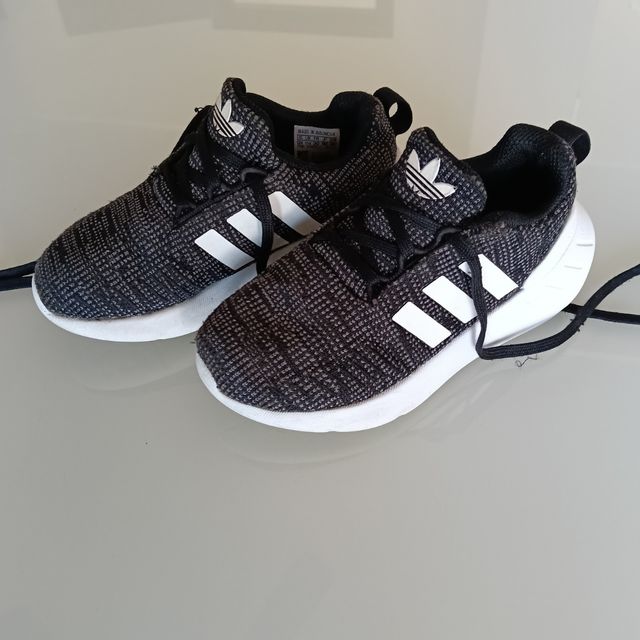 Scarpe Adidas bimbo/a unisex tg 30 nere/grigie