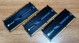 Kit 6GB (3x2GB) Corsair Dominator DDR3 1600MHz