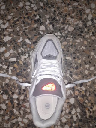 Zapatillas deportivas talla 38 cada una 30  euros 