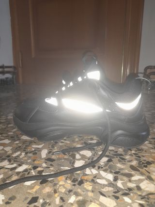 Zapatillas deportivas talla 38 cada una 30  euros 