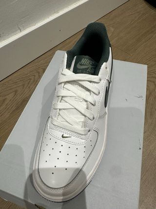Zapatillas Nike Air Force 1 Blancas y Verdes
