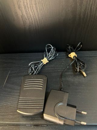 Máquina de coser portátil con accesorios