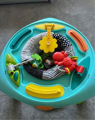 Mesa de actividades infantil para bebé