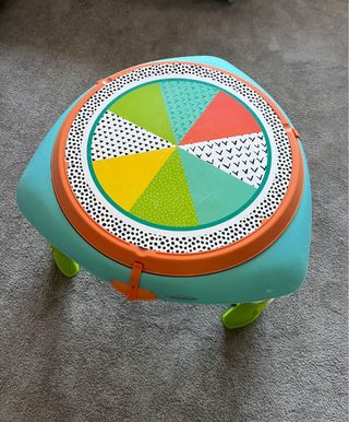 Mesa de actividades infantil para bebé