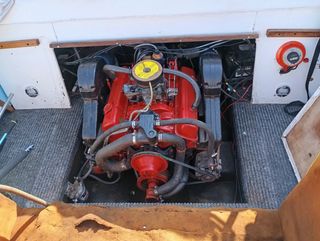 Embarcación a motor Glastron