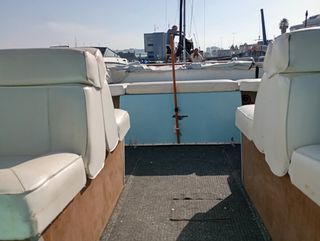 Embarcación a motor Glastron