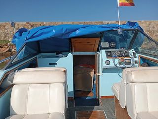 Embarcación a motor Glastron