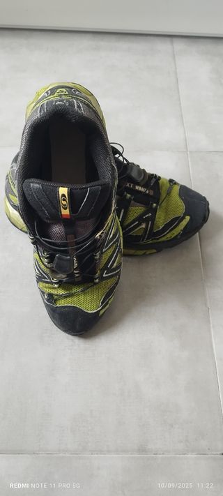 Deportivas Salomon Negras y Verdes