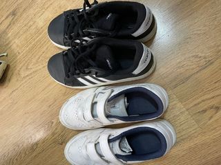 Zapatillas Adidas Negras y Blancas