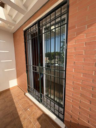 Balconera, reja y mosquitera