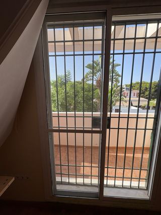 Balconera, reja y mosquitera
