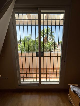 Balconera, reja y mosquitera
