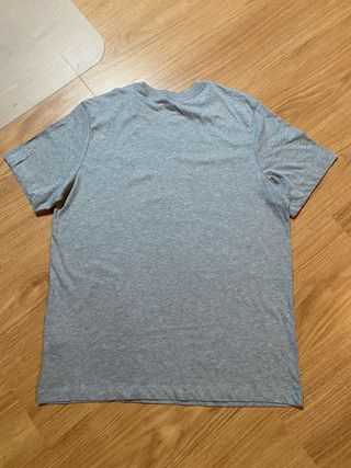 Camiseta Nike Gris