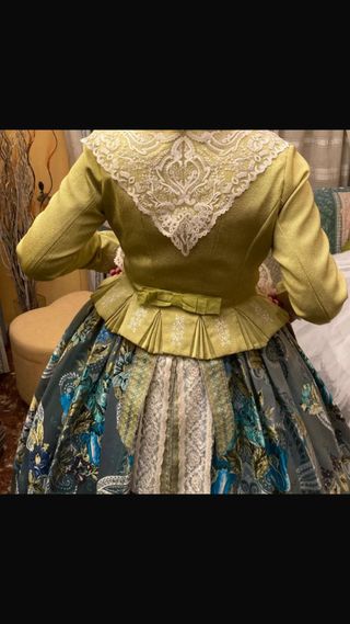 Traje de fallera / valenciana con 2 corpiños
