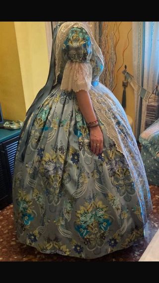Traje de fallera / valenciana con 2 corpiños