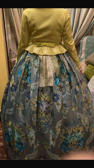Traje de fallera / valenciana con 2 corpiños
