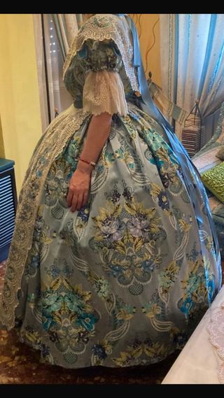 Traje de fallera / valenciana con 2 corpiños