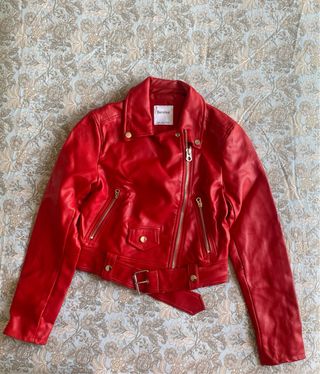 Chaqueta de cuero roja Bershka