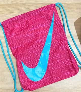 Bolsa deportiva NIKE con cordones