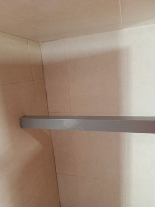 Mesa de cocina naranja y gris