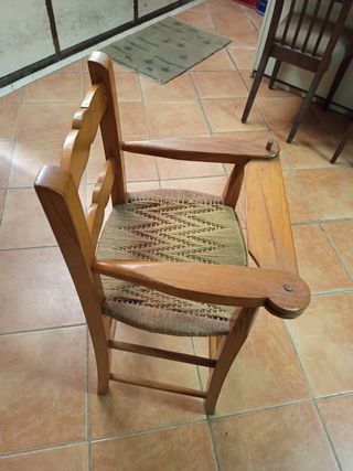 Trona de madera para bebé
